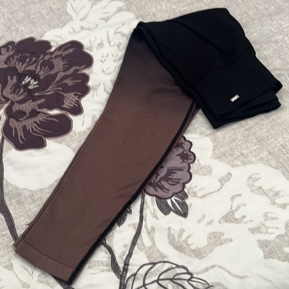 VS PINK Leggings Size Small - Picture 4 of 4